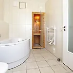 6 Person In Apartment