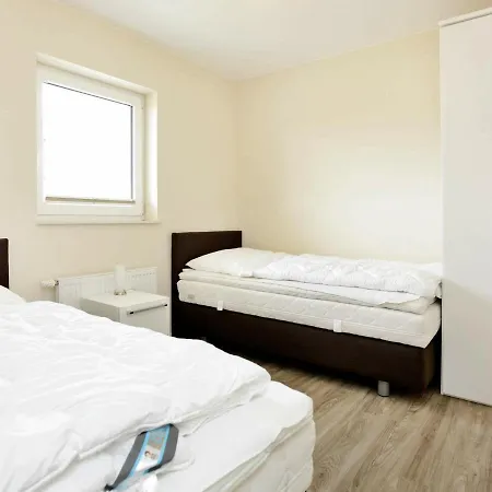 Two-bedroom In 18 Apartment *