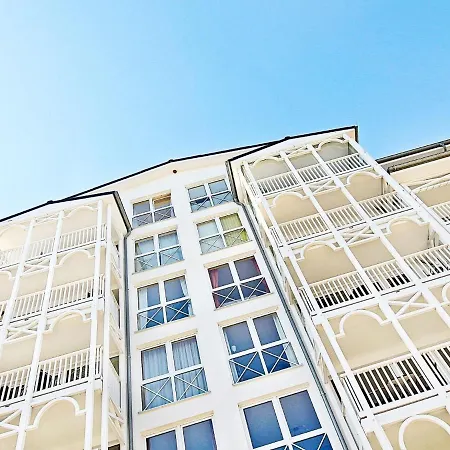 Two-bedroom In 18 Apartment *